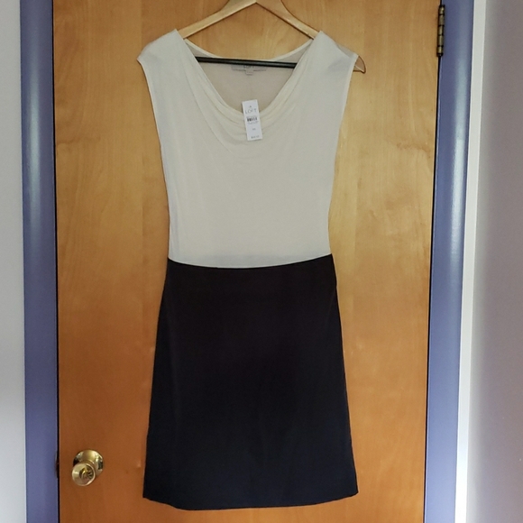 Dress - Picture 1 of 8